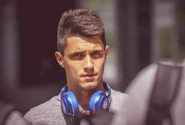 Zarobki Bartosza Kapustki – jak kontuzje wpływają na jego wynagrodzenie?