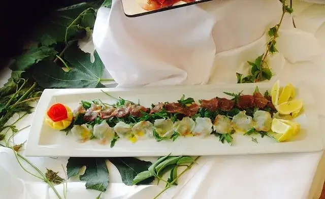 Szybenik: Gdzie zjeść? Uniknij pułapek, jedz jak lokals!