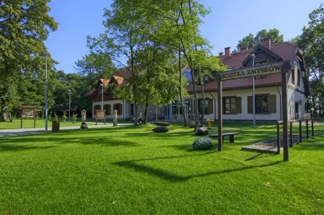 Kiedy najlepiej jechać do Powsina, aby uniknąć tłumów i cieszyć się przyrodą