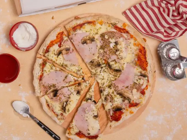 Ile kalorii ma pizza Capriciosa? Konkretne liczby i jak ją odchudzić.