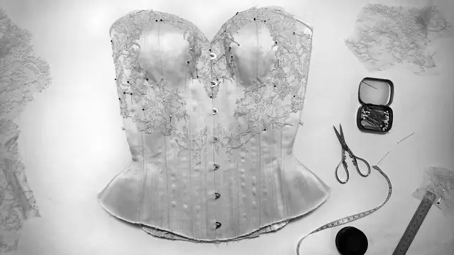 Jak uszyć gorset: krok po kroku i unikaj najczęstszych błędów
