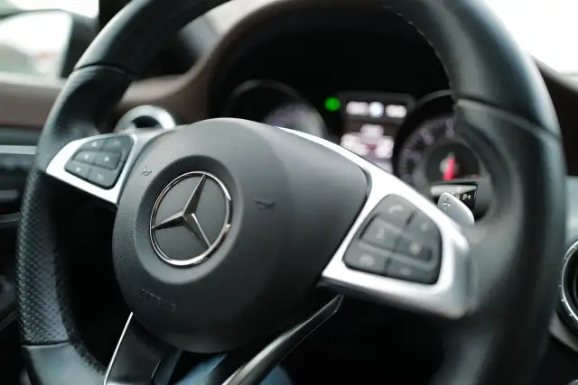 Luz w układzie kierowniczym - Dlaczego auto reaguje z opóźnieniem?