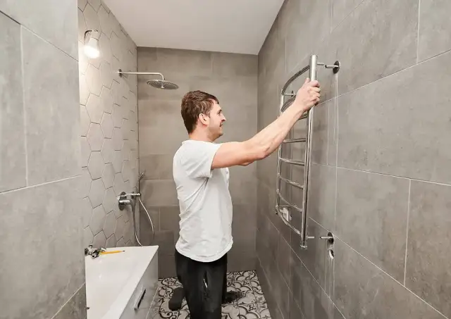 Ile trwa remont łazienki w bloku? Sprawdź, co wpływa na czas prac