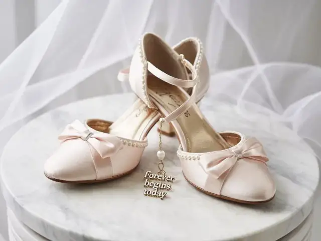 Wygodne buty na wesele: Przetańcz całą noc bez bólu!