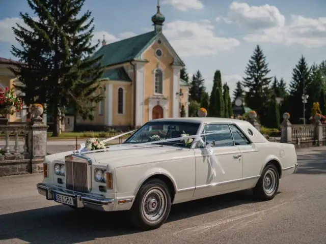 Auto do ślubu: Jak wybrać idealne? Poradnik i inspiracje