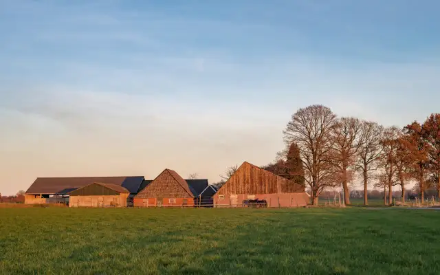 Czy agroturystyka jest działalnością rolniczą? Odkryj prawne różnice