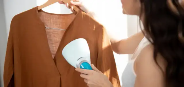 Parownica do ubrań: jaką wybrać? Poradnik krok po kroku