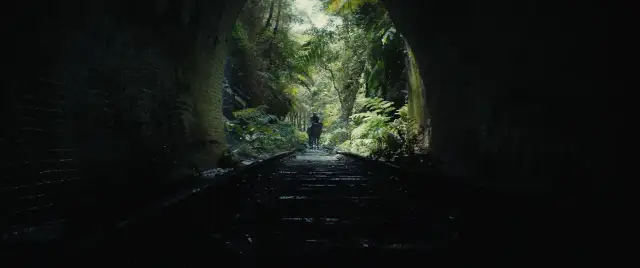 Królestwo Planety Małp: Nowe zdjęcie filmu o apokalipsie z małpami, reżyser określił go jako Apocalypto