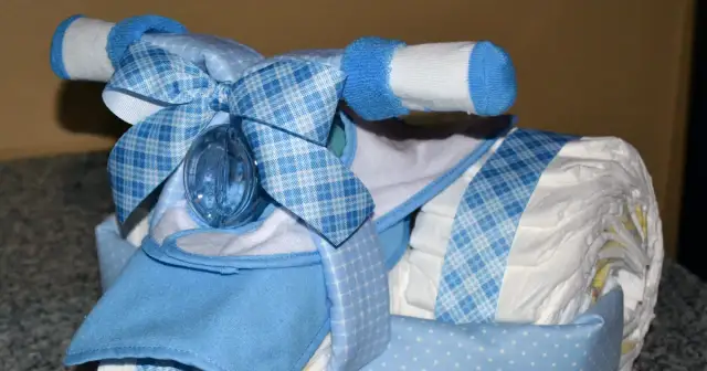 Jak zrobić rower z pampersów - prosty sposób na kreatywną dekorację