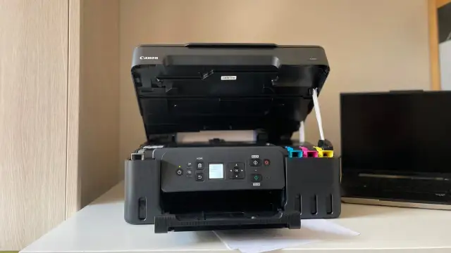 Drukarka nie drukuje na czarno? Sprawdź i napraw krok po kroku!