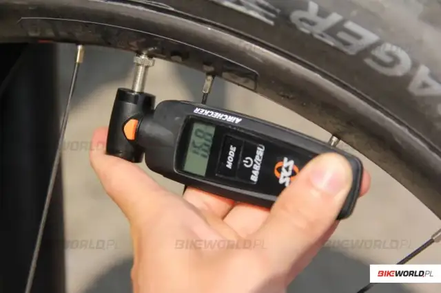 Optymalne ciśnienie w oponach rowerowych: PSI, bar i jak dobrać?