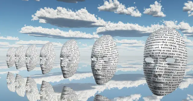 Pływające maski z tekstem, niczym fragmenty snu, odzwierciedlają surrealizm w literaturze.