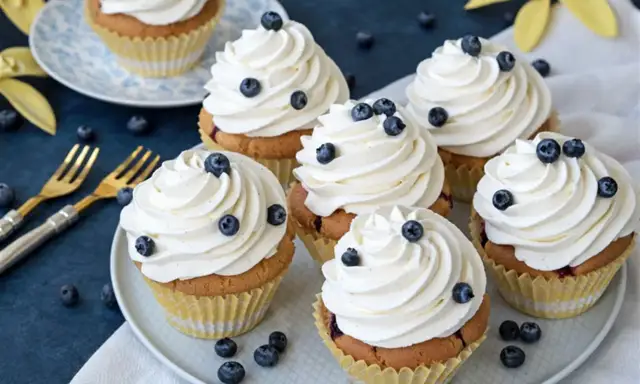 Jak nadziać babeczki kremem – proste techniki i sprawdzone porady