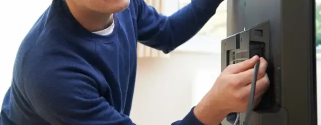 Jak podłączyć monitor? Od złącz po 4K@120Hz poradnik eksperta