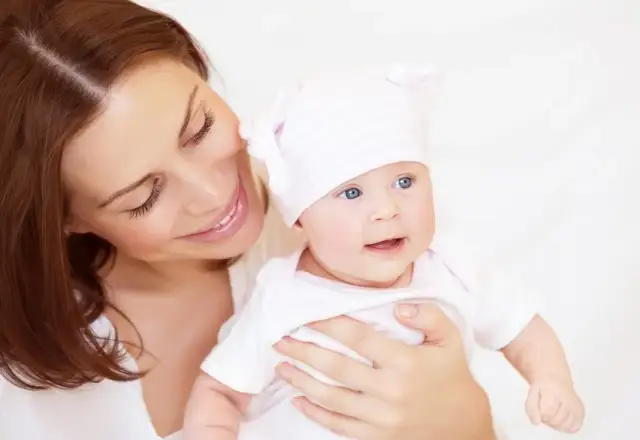 Czy karmić dziecko po ulaniu? Kluczowe informacje dla rodziców