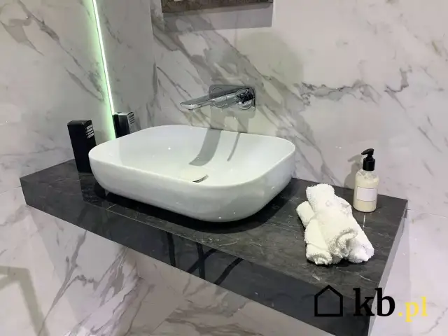 Bateria prysznicowa: Ile kosztuje montaż? Poznaj cennik i uniknij pułapek!