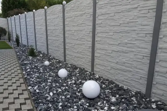 Jak upiększyć betonowy płot - proste sposoby na piękną aranżację