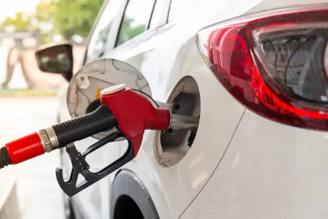 Kraftstoff sparen: So fahren Sie vorausschauend und senken Kosten