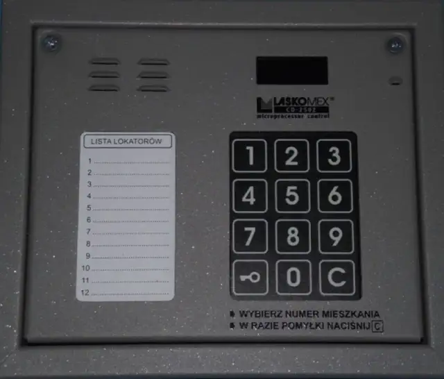 Jak działa domofon w bloku? Poznaj zasadę i rozwiąż problemy