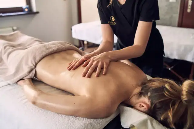 Jak się ubrać na masaż? Kompletny poradnik bez stresu!