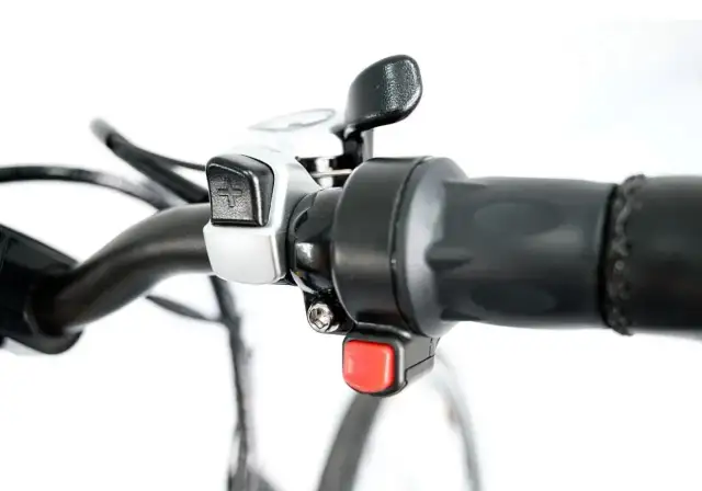 Jak zamontować manetkę gazu w rowerze elektrycznym bez problemów