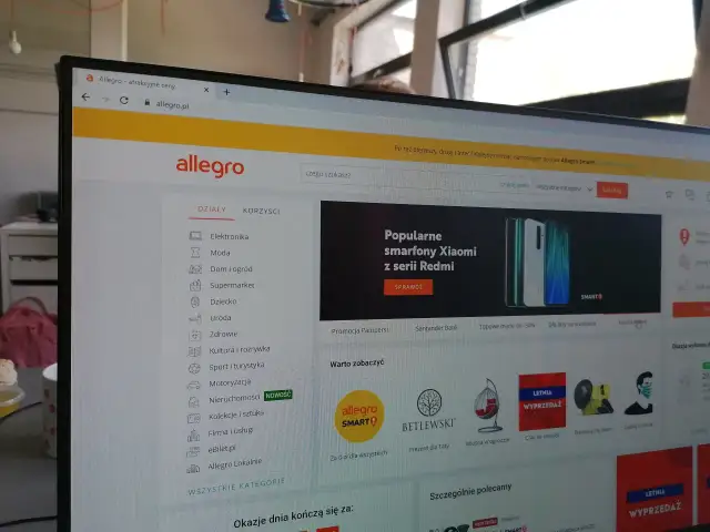 Domena: ile kosztuje naprawdę? Nie daj się nabrać na promocje!