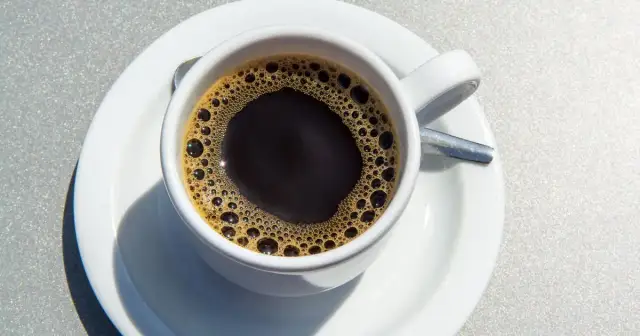 Ile kofeiny ma kawa? Konkretne liczby i bezpieczna dawka