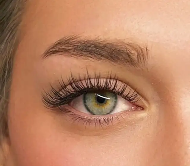 Rzęsy do przedłużania: Ranking marek i wybór dla profesjonalistek