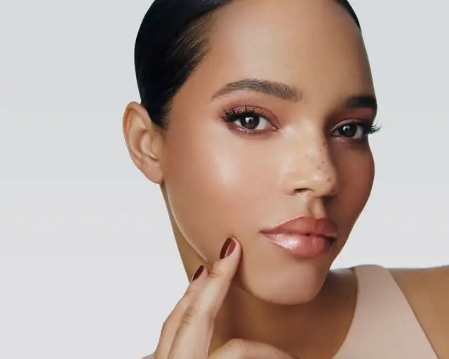 Puder rozświetlający Douglas: Ranking, jak dobrać i aplikować?