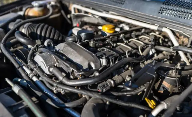 Nieszczelny układ paliwowy diesel objawy – nie ignoruj tych sygnałów