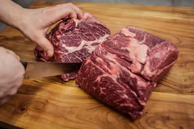 Jakie mięso na burgery? Sekret soczystości i smaku!