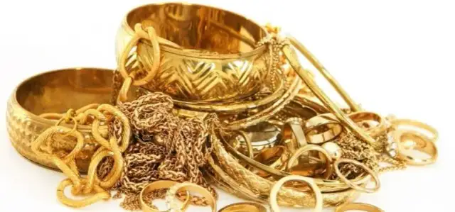 Dlaczego złoto brudzi skórę? Poznaj przyczyny i skuteczne rozwiązania