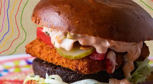 Ile kosztuje veggie burger? Restauracja, sklep czy zrobisz go taniej?