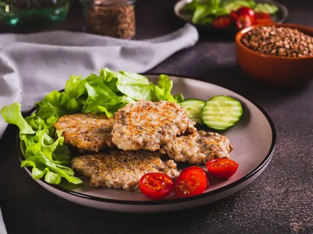 Pomysły na dania: co można zrobić z ugotowanej kaszy gryczanej?