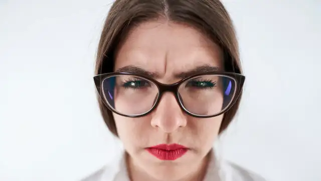 Jak pozbyć się lwiej zmarszczki bez botoksu - skuteczne metody i porady