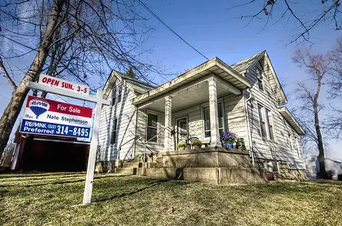 Czy można sprzedać mieszkanie z hipoteką? Praktyczne porady i konsekwencje prawne