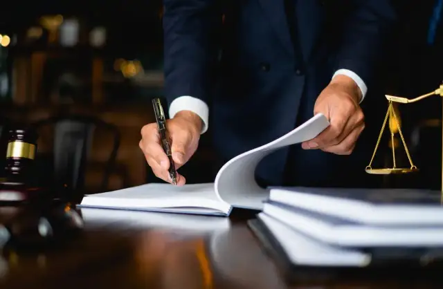 Czy notariusz wysyła akt notarialny do urzędu gminy? Sprawdź obowiązki