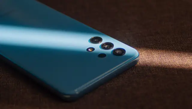 Samsung A32 recenzja - czy warto kupić ten smartfon 4G lub 5G?