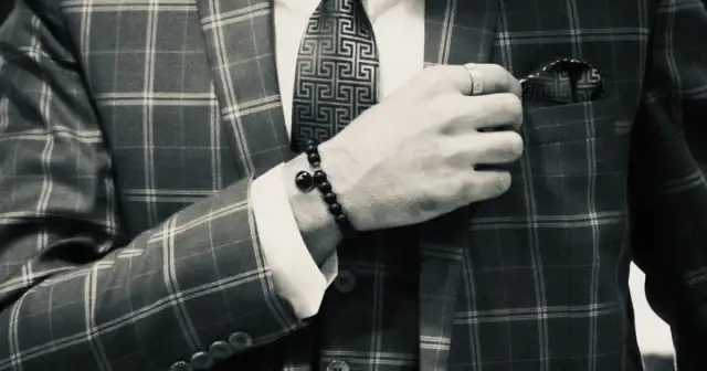 Jaką koszulę do garnituru w kratę wybrać, aby wyglądać stylowo?