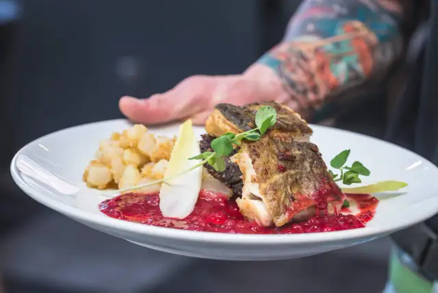 Gdzie na rybę w Gdańsku? Odkryj najlepsze miejsca na świeże ryby