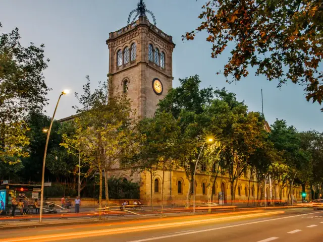 Uniwersytet w Barcelonie: Historia, programy i życie studenckie