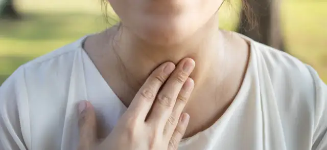 Kamienie migdałkowe objawy: poznaj niepokojące sygnały zdrowotne