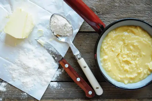 Jak zrobić zasmażkę do zupy, aby uniknąć grudek i poprawić smak