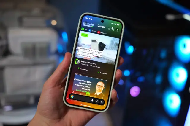 Na ekranie smartfona widać artykuł o porównaniu aparatów Pixel 10 Pro XL i OnePlus. Szukasz inspiracji, jakie aplikacje na tablet?