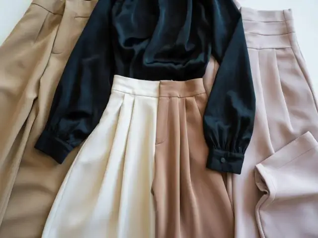 Jakie spodnie do czarnej bluzy? Odkryj idealne stylizacje na każdą okazję