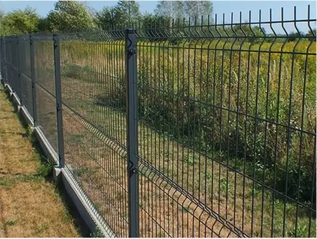 Jak ogrodzić działkę: najlepsze sposoby na tanie i trwałe ogrodzenie