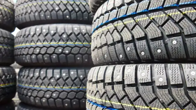 Opony zimowe: jak długo? Wiek, bieżnik, przepisy i Twoje bezpieczeństwo