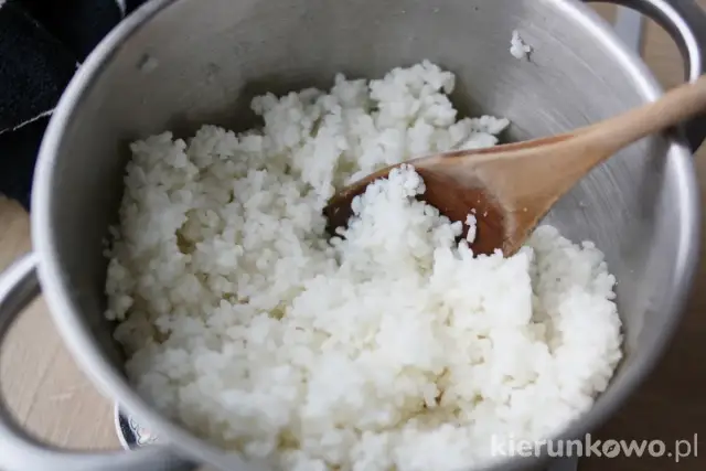 Idealny ryż do sushi: przepis krok po kroku. Uniknij błędów!