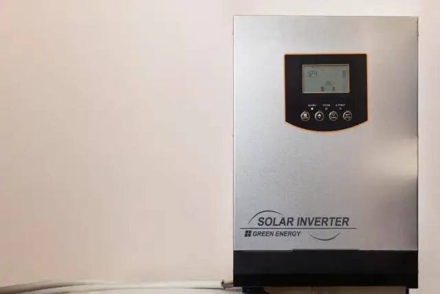 Inwerter fotowoltaiczny – co to jest i dlaczego jest tak ważny?