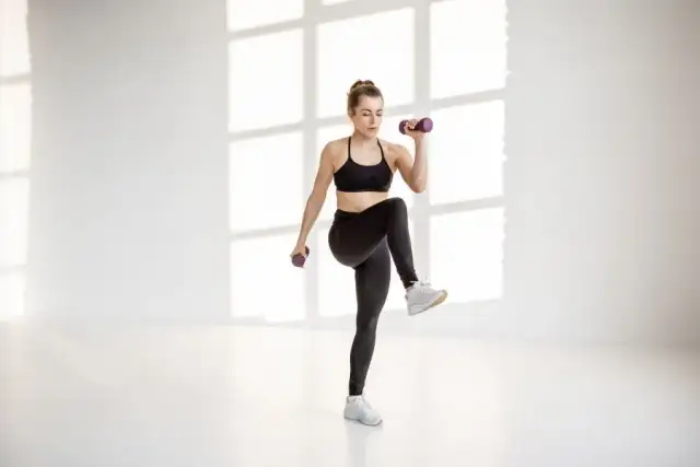 Czy bieganie w miejscu odchudza? Sprawdź, jak skutecznie schudnąć